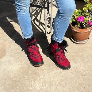 Sorel, wine red, size 6.5, Whitney Short Lace with faux fur lining.